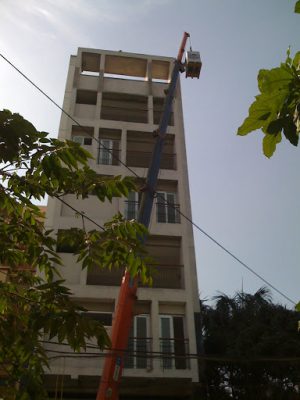 cẩu chuyển máy giặt lên cao